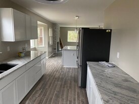 Building Photo - 3348 Phillipsburg Union Rd