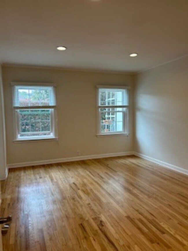 Building Photo - 9750 Newman St