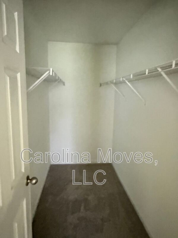Building Photo - 7 Birchbriar Way
