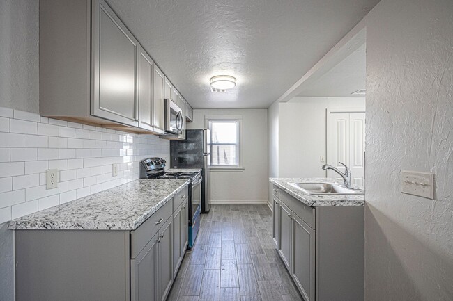 Building Photo - PARK VIEW!!  2 Bed - 1 bath in NW OKC!