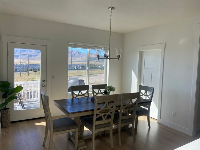 Building Photo - 1307 W Quailhill Rd