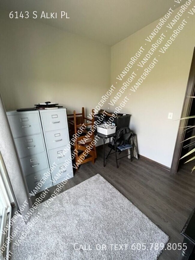 Building Photo - 6143 S Alki Pl