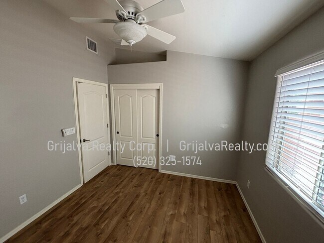 Building Photo - 4-Bedroom, 2 Bath House in Sycamore Park (...