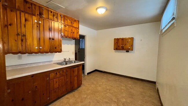 Building Photo - 3 bedroom, 2 bath Single Family house