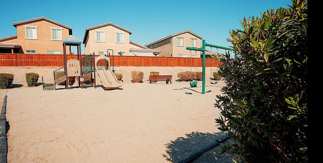 Building Photo - 314 Breezy Pl