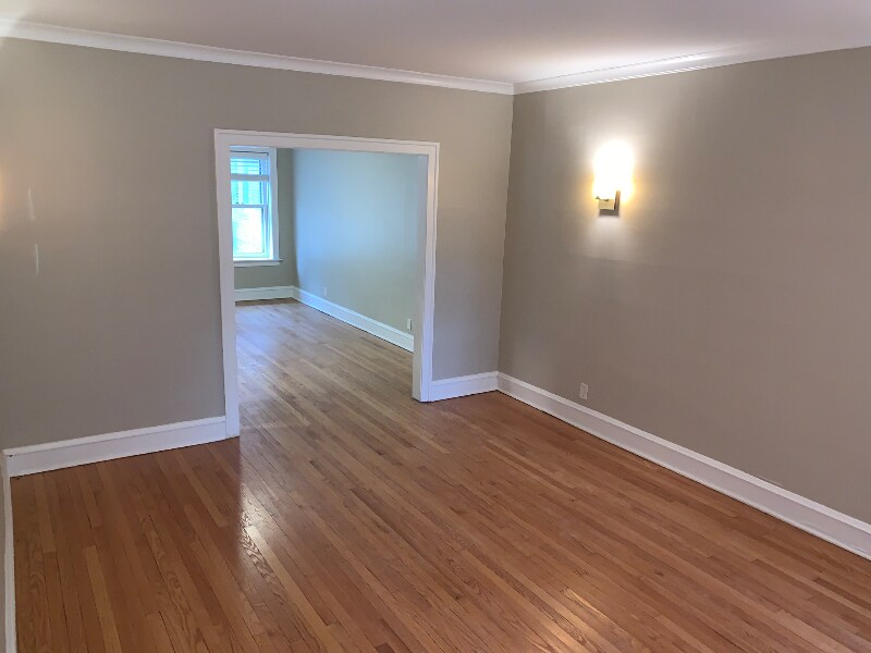 Building Photo - 2046 W Farragut Ave