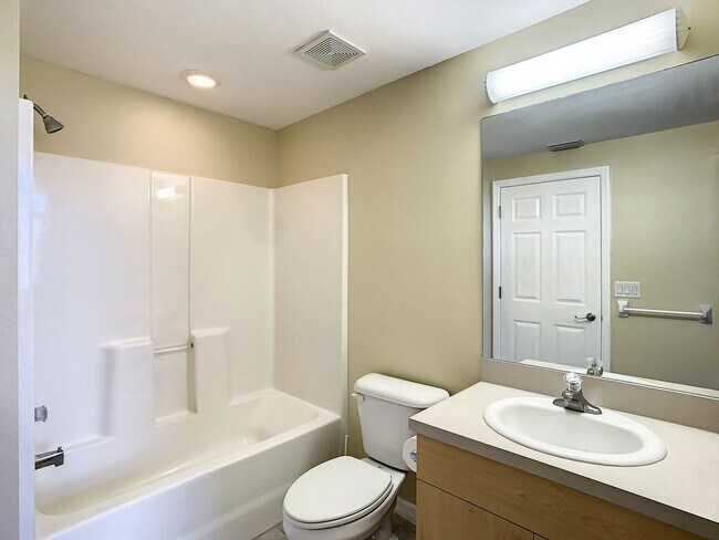 Building Photo - Deep Creek Townhome - Golf Course View (ONE FREE MONTH RENT FOR QUALIFIED APPLICANTS!)
