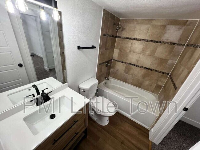 Building Photo - 1965 Cathay St