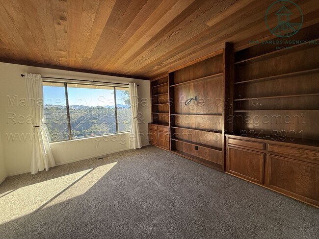 Building Photo - Impeccable Laureles Grade Estate Property with Valley Views