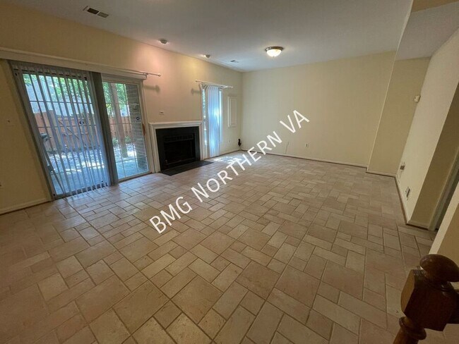 Building Photo - 2105 Kings Garden Way