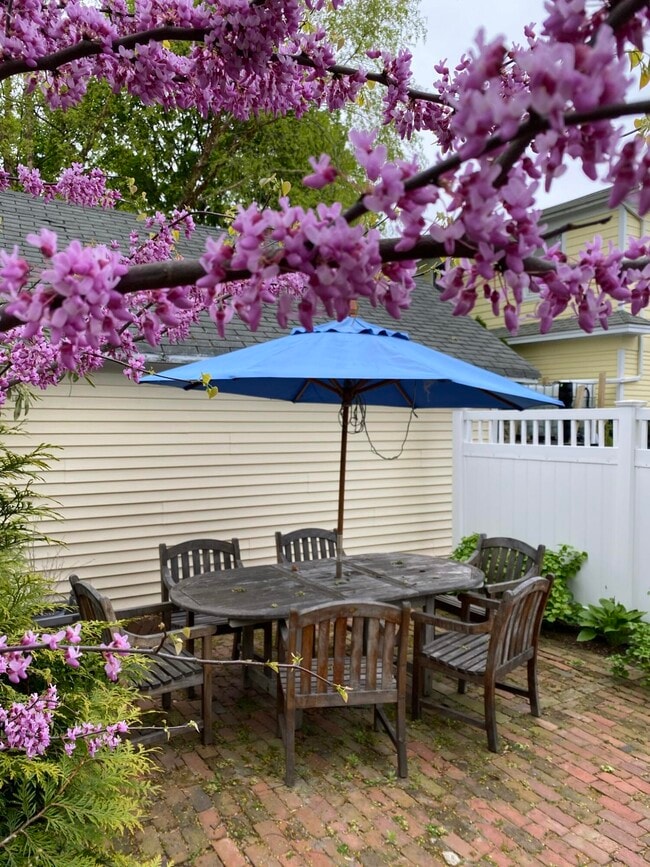 Building Photo - 5 Oakland Terrace