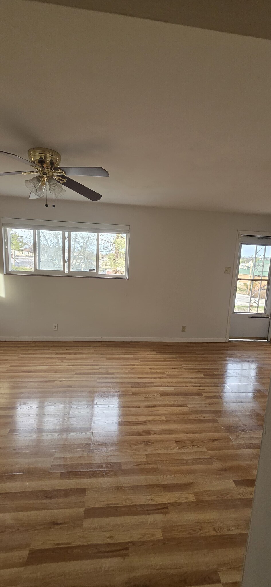 Building Photo - 248 Lakeside Dr