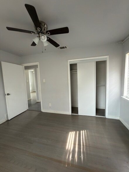 Building Photo - 9122 Clearwater Dr