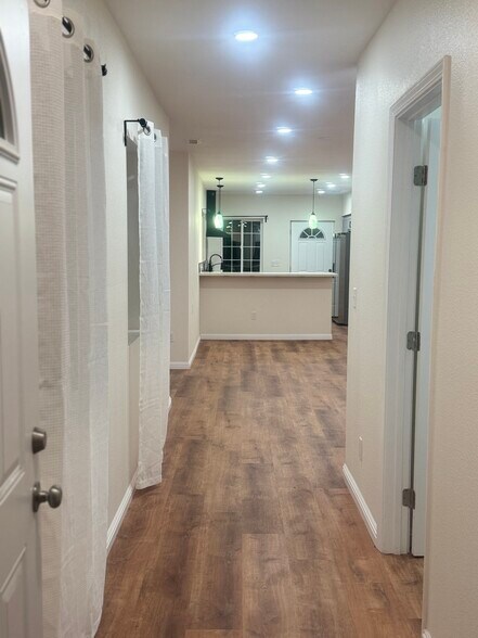 Primary Photo - 675 25th St