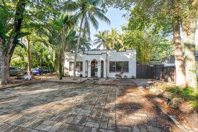 Building Photo - 551 SW 13th Ave