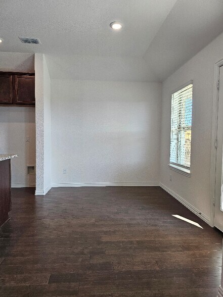 Building Photo - 928 Cayden Dr