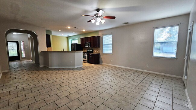 Building Photo - 211 Briar Trace Ln