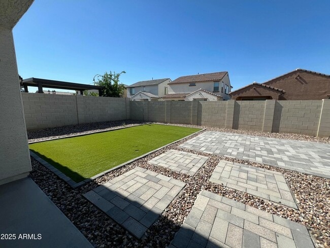 Building Photo - 8757 W Rancho Dr