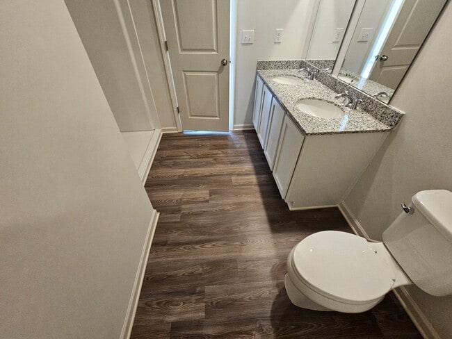 Building Photo - Brand new Townhome in Newton