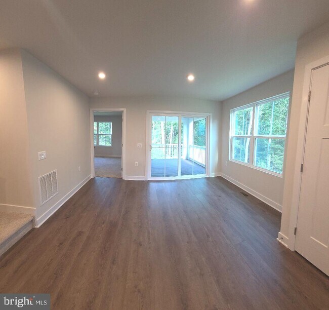 Building Photo - 8901 Blackthorne Pl