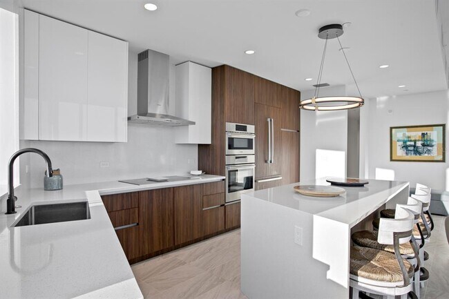 Building Photo - 777 3rd Ave N