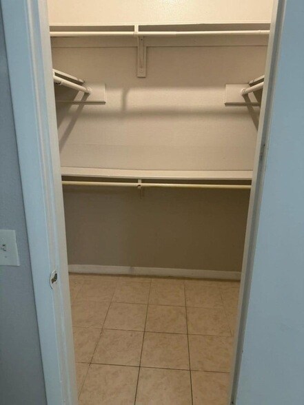 Building Photo - 9809 Richmond Ave.