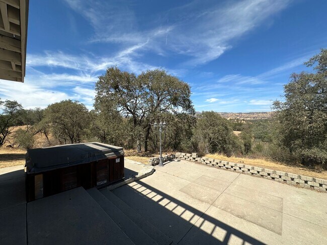 Building Photo - 5182 Buckboard Dr