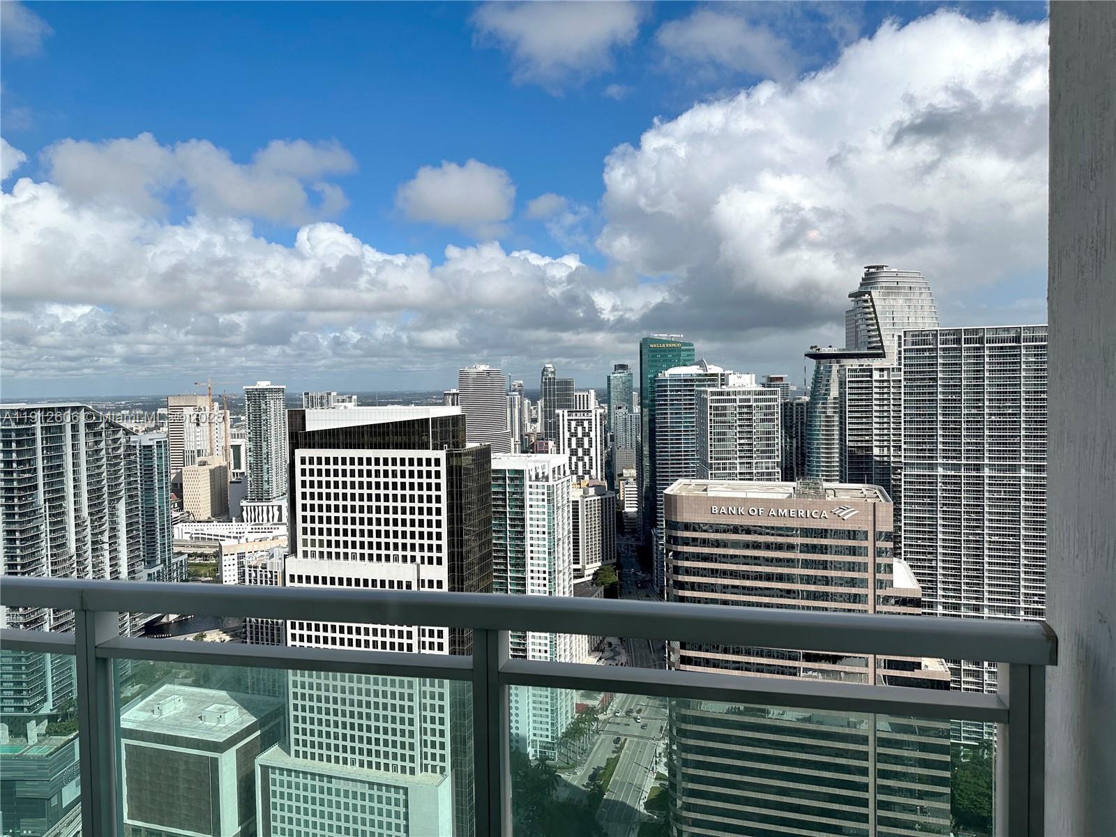 Building Photo - 950 Brickell Bay Dr