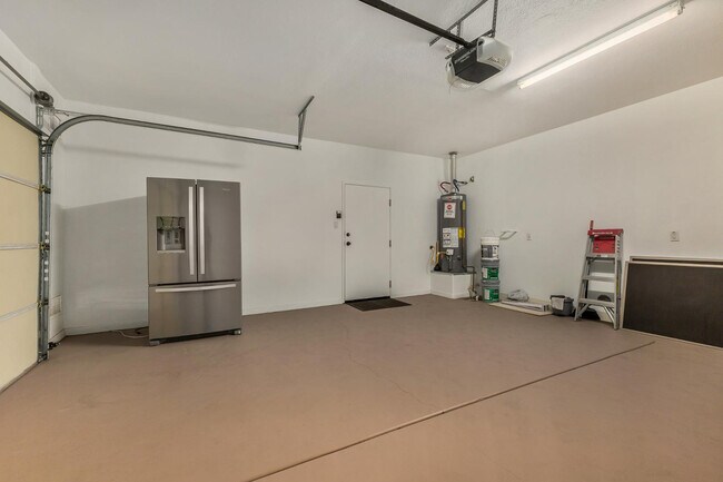 Building Photo - 15221 N Clubgate Dr