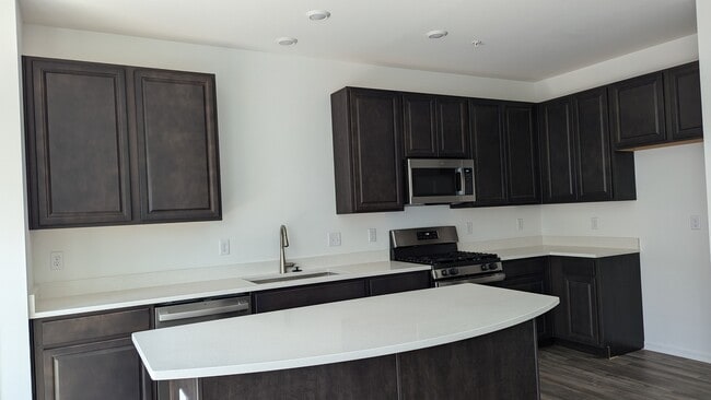 Building Photo - 1085 Atterberg Rd