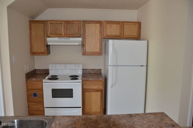 Building Photo - 2 br, 1.5 bath Townhome - 1334 Foxwood Pl