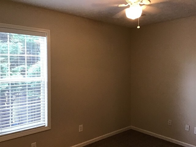 Building Photo - 2535 Lakeview Trl