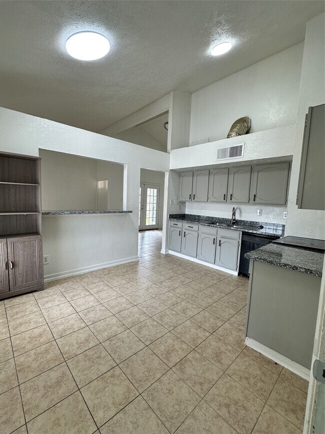 Building Photo - 14214 Flair Dr