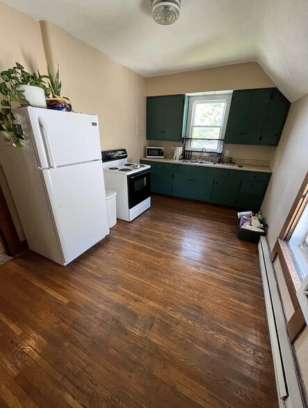 Building Photo - 722 Hutchins Ave