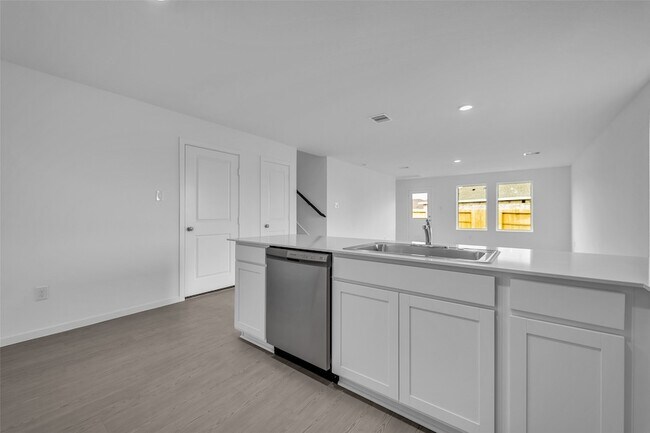 Building Photo - 26710 Willow Ln