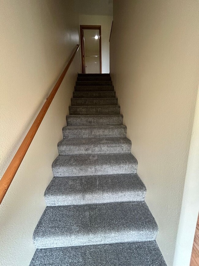 Building Photo - Fabulous 2 bed, 2 bath townhome with garage available for lease!