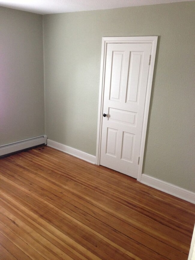 Building Photo - Duluth, MN - 4 bed - 2 bath
