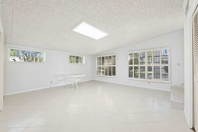 Building Photo - 2612 Marion Dr