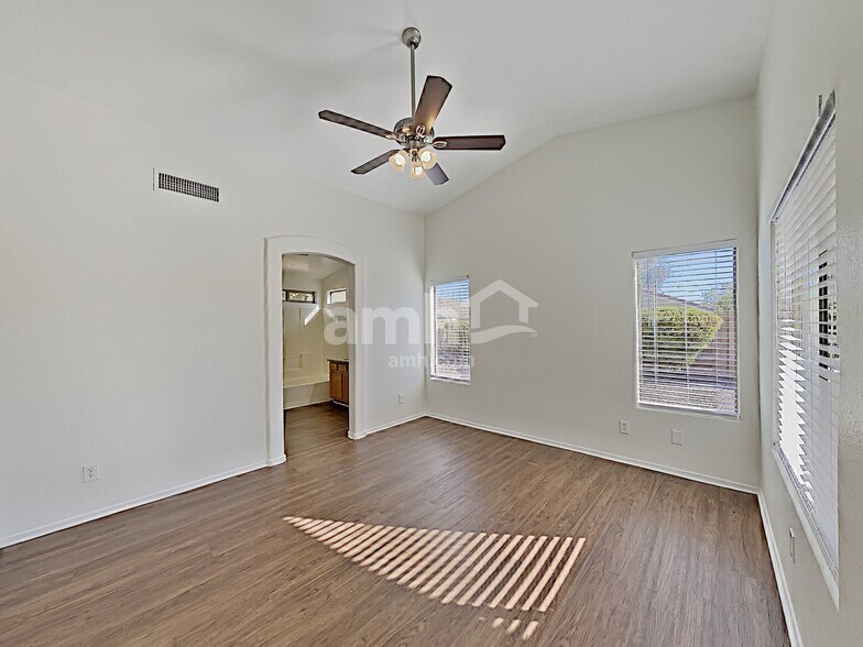 Building Photo - 14943 N 133rd Ln