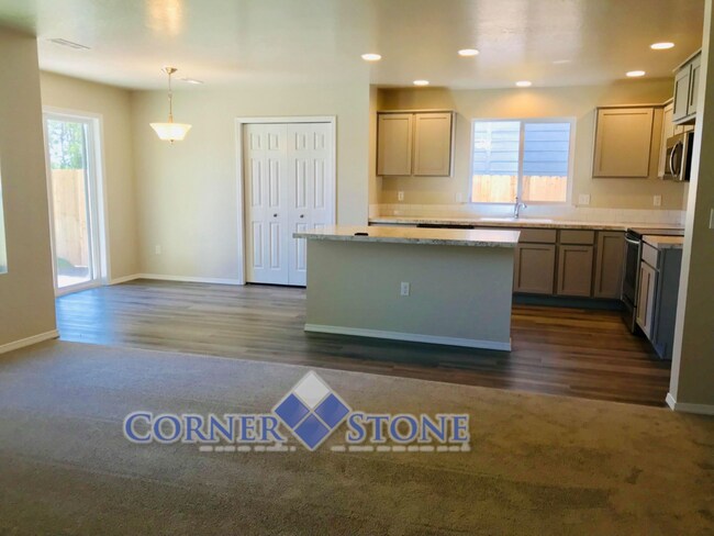 Building Photo - Spacious Home Canterbury Commons!