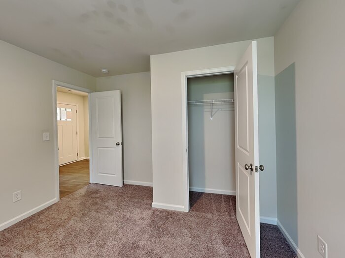 Building Photo - 302 Crooked Pne Ct