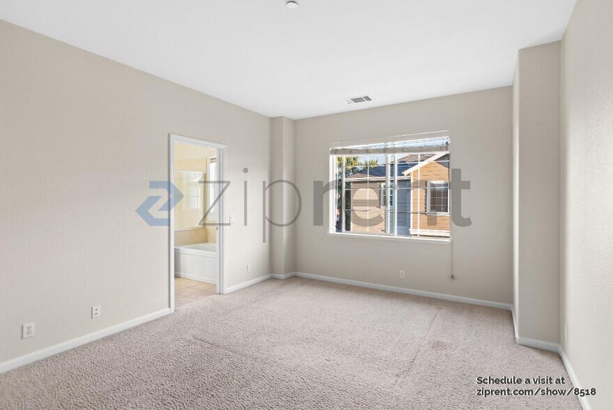 Building Photo - Unit