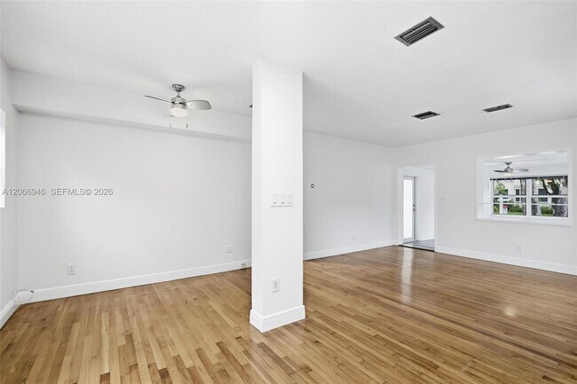 Building Photo - 2355 Overbrook St
