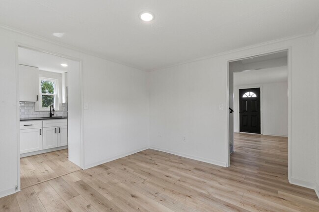 Building Photo - 616 Grandview Ave