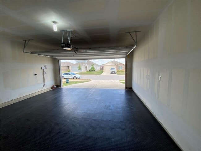 Building Photo - 18426 Stevie Ray Dr