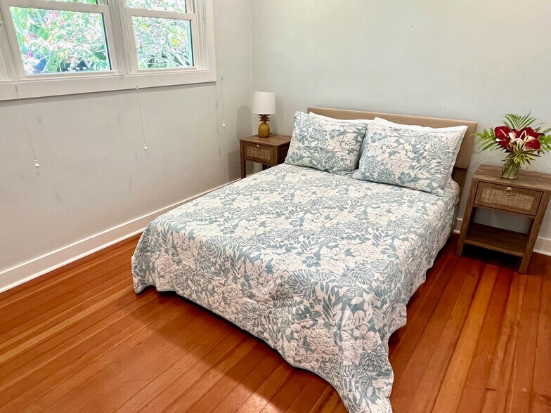 4th bedroom with full size bed - 156 N Kalaheo Ave