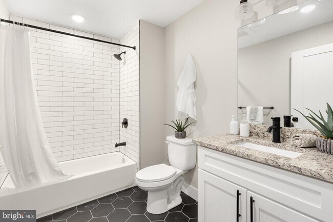 Building Photo - 1924 N Front St