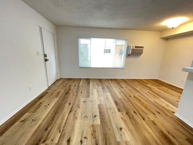 Interior Photo - 5708 Tujunga Ave
