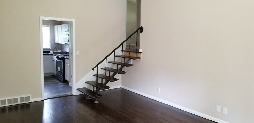 Building Photo - 202 Brookside Dr