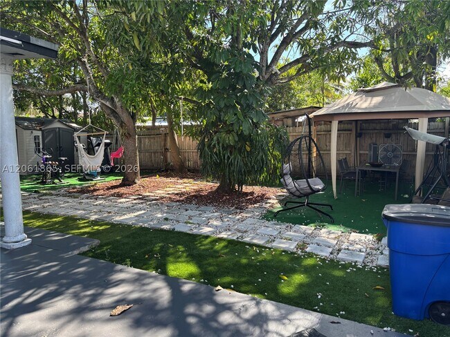 Building Photo - 17630 SW 112th Ave